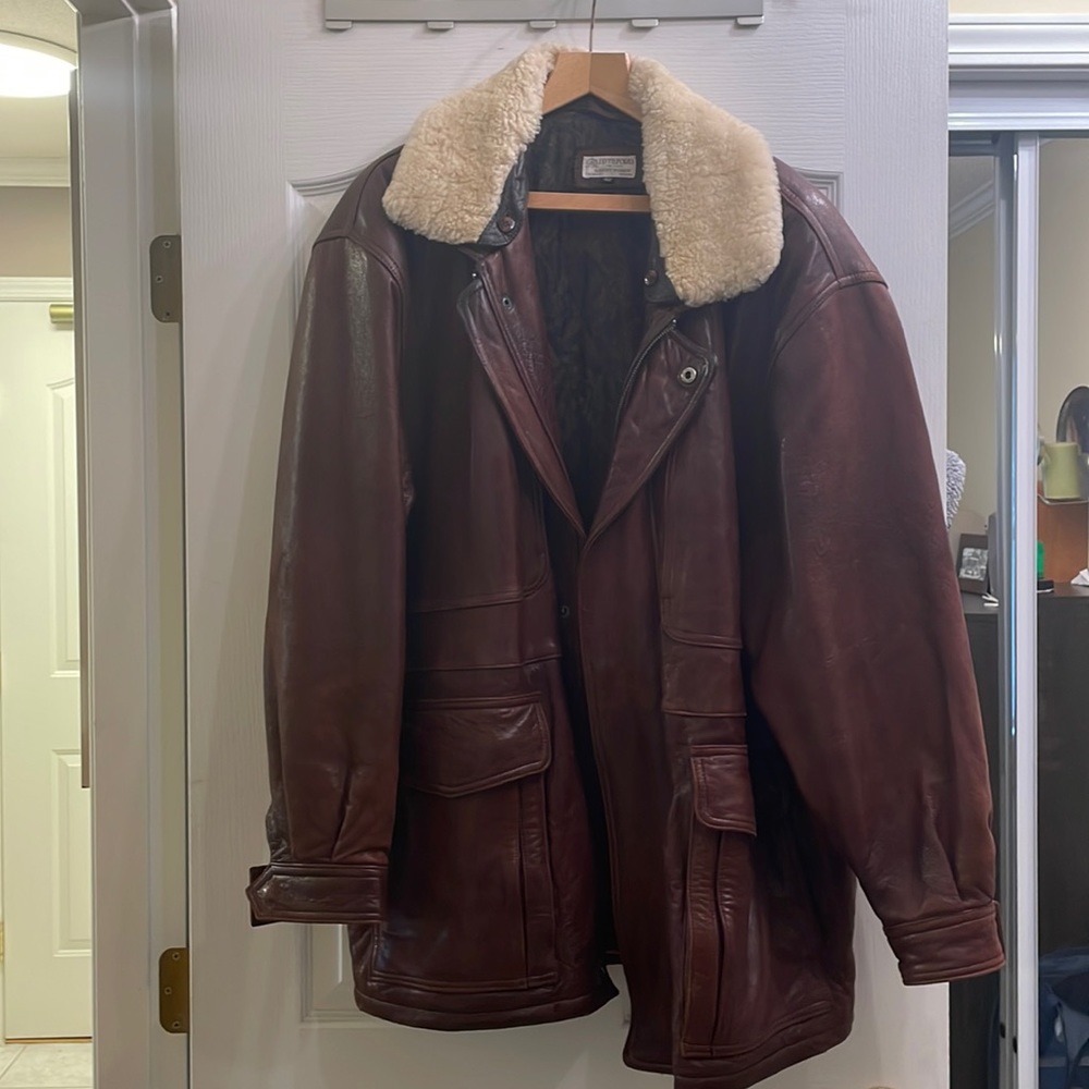 Beautiful cognac vintage leather jacket “harry rosen authentic shearling…